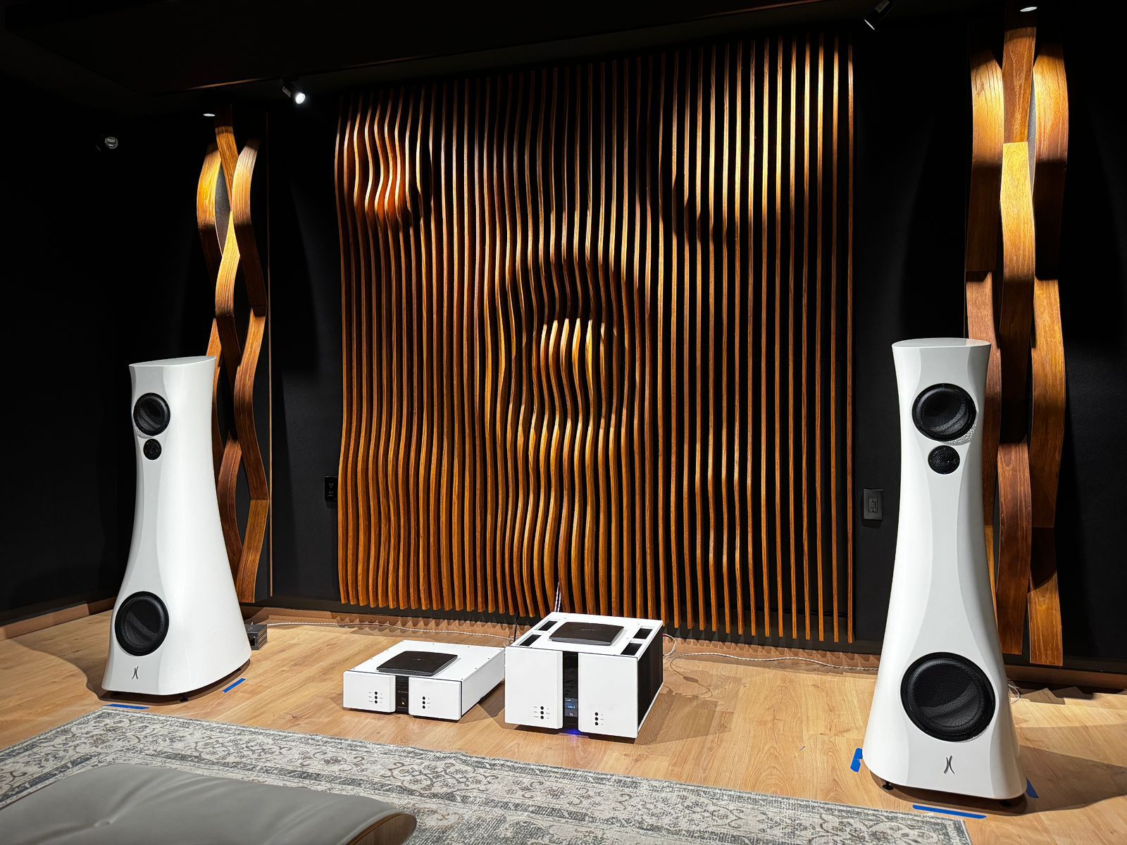 Estelon and Vitus Audio high-end audio system demonstration